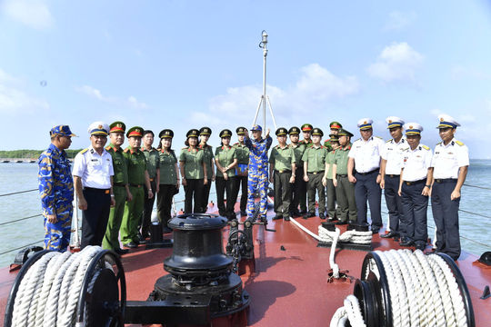 Vùng 2 Hải quân và Công an TP. Hồ Chí Minh tăng cường phối hợp bảo vệ an ninh, chủ quyền biển, đảo