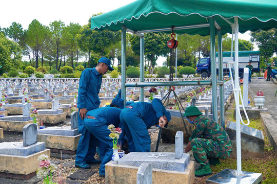 Quảng Trị: Lấy mẫu hài cốt liệt sĩ tại Nghĩa trang Vĩnh Linh phục vụ giám định ADN