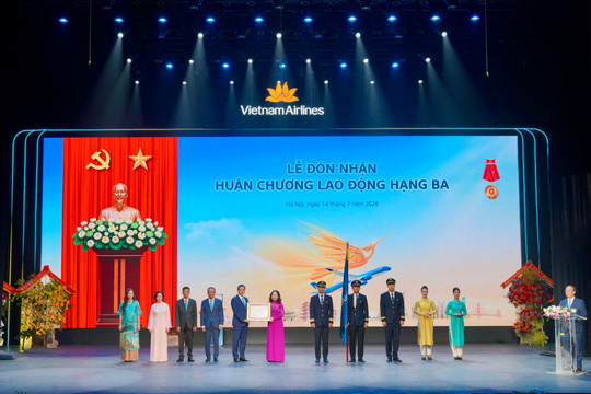 Vietnam Airlines đón nhận Huân chương Lao động hạng Ba và Bằng khen của Thủ tướng Chính phủ