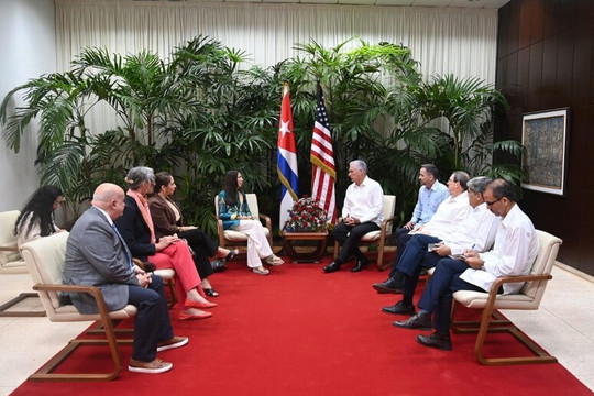 Một nhóm hạ nghị sĩ Mỹ kêu gọi Nhà Trắng dỡ bỏ trừng phạt sau khi thăm Cuba