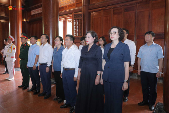 Phó Chủ tịch Quốc hội, Thượng tướng Nguyễn Doãn Anh và Phó Chủ tịch Quốc hội Nguyễn Thị Hồng tri ân Anh hùng liệt sĩ tại Nghệ An, Hà Tĩnh, Quảng Trị