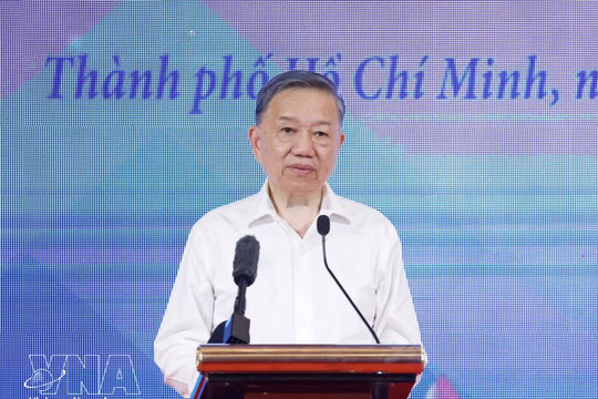 Top leader meets former officials of Central Highlands Steering Committee