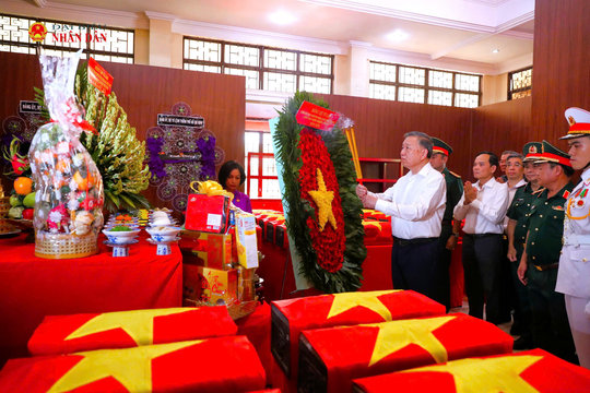 Tổng Bí thư, Chủ tịch nước Tô Lâm dâng hương Anh hùng liệt sĩ tại công viên Lê Thị Riêng