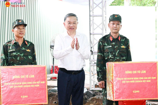 Tổng Bí thư, Chủ tịch nước Tô Lâm thăm, động viên lực lượng thực hiện nhiệm vụ tìm kiếm, quy tập hài cốt liệt sĩ tại công viên Lê Thị Riêng