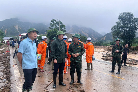 Chủ tịch UBND tỉnh Lai Châu Hà Quang Trung kiểm tra, chỉ đạo khắc phục hậu quả mưa lũ tại xã Mường Than