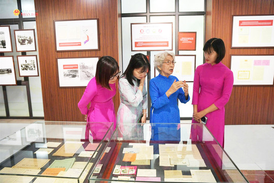 “Thanh xuân gửi lại” cho giải phóng dân tộc