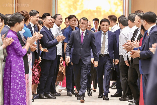 Thủ tướng Chính phủ Lê Minh Hưng chủ trì Hội nghị Thường trực Chính phủ với cộng đồng doanh nghiệp