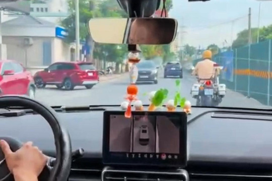 CSGT Hà Nội mở đường đưa sản phụ "vượt cạn" thành công