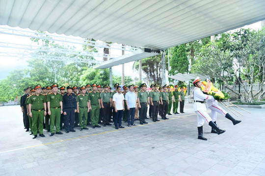 Lực lượng Công an Tuyên Quang tổ chức nhiều hoạt động tri ân nhân kỷ niệm 79 năm Ngày Thương binh - Liệt sĩ