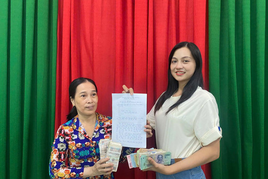 An Giang: Nữ giáo viên trả lại hơn 50 triệu đồng nhặt được trên đường