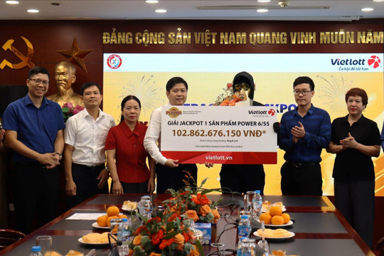 Chuyên gia Hàn Quốc trúng Jackpot Vietlott hơn 102 tỷ đồng, tặng 1,5 tỷ làm từ thiện