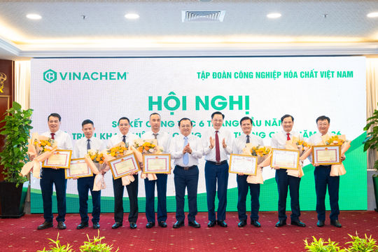 Vinachem hoàn thành tăng trưởng hai con số trong 6 tháng đầu năm