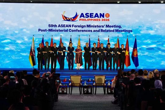 Vietnam proposes four measures to strengthen ASEAN solidarity, resilience, connectivity