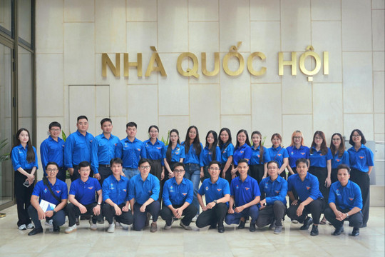 Đoàn Thanh niên Tổng công ty Hàng hải Việt Nam tham quan, học tập thực tế tại Nhà Quốc hội