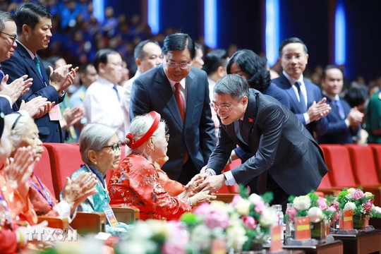 Sự hy sinh của các thế hệ cha anh mãi mãi được khắc ghi trong lòng dân tộc