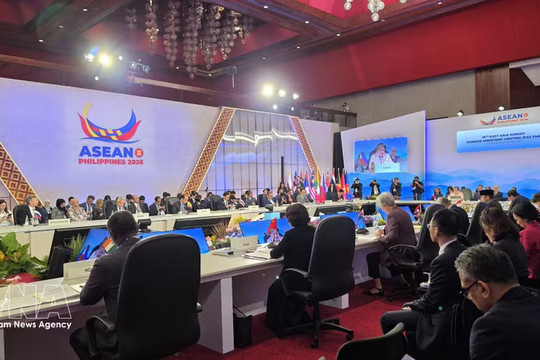 Vietnam urges EAS to step up practical cooperation benefiting people