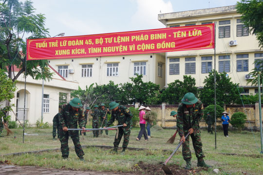 Lữ đoàn Pháo binh 45, Bộ Tư lệnh Pháo binh - Tên lửa hành quân dã ngoại, làm tốt công tác dân vận tại xã Hòa Lạc