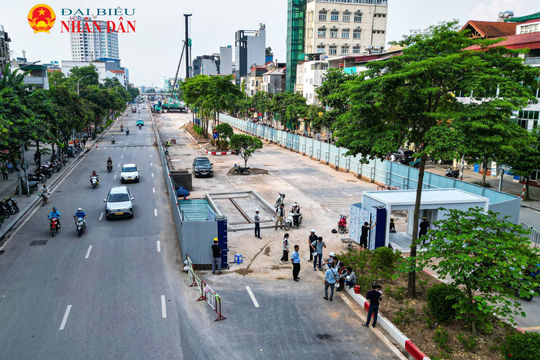 Hà Nội: Rào chắn gần 500m đường thi công ga ngầm S1 trên đường Văn Cao