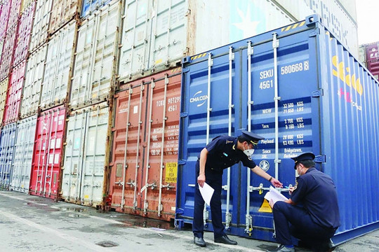 Hải quan tăng cường kiểm tra, giám sát hàng vật liệu lát sàn xuất khẩu Hoa Kỳ