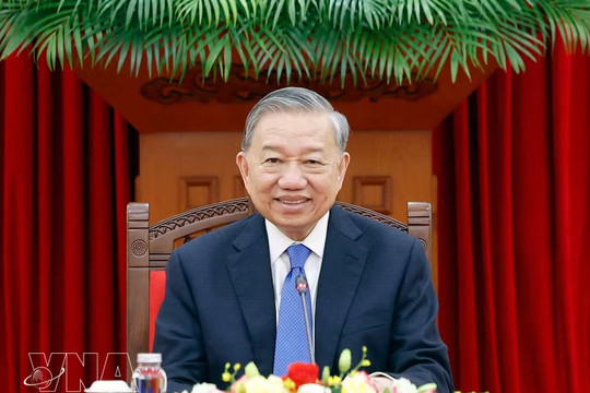 Vietnamese Party and State leader honoured with international peace prize
