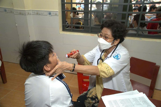 TP. Cần Thơ: Gần 900 con em gia đình chính sách được khám bệnh miễn phí