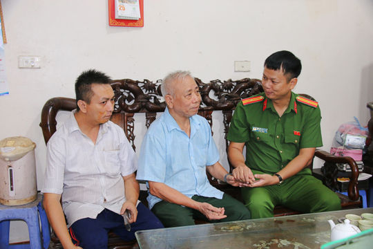 Hà Nội: Công an phường Phú Lương tri ân gia đình liệt sĩ, người có công trên địa bàn