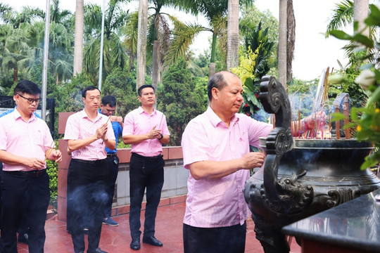 Viết tiếp hành trình tri ân