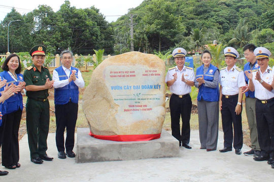 TP. Hồ Chí Minh: Củng cố thế trận lòng dân từ những hoạt động hướng về biển, đảo
