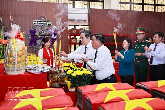 NA Chairman pays tribute to fallen heroes in Ho Chi Minh City