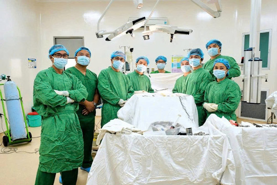 Người vợ hiến thận, cùng chồng vượt qua ca ghép thận đặc biệt