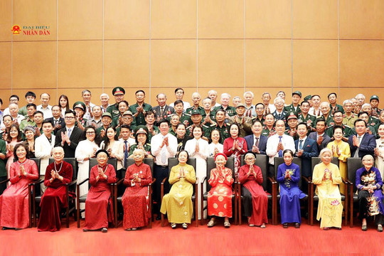 Phó Chủ tịch Quốc hội Nguyễn Thị Thanh gặp mặt người có công tiêu biểu của Hà Nội, Ninh Bình, Thái Nguyên