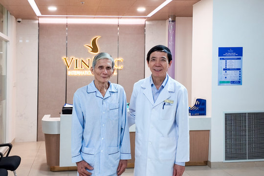 Người đàn ông 72 tuổi chiến thắng ung thư trực tràng nhờ phẫu thuật robot