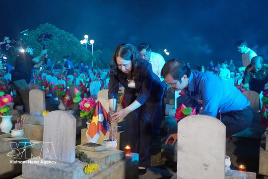 National candle-lighting ceremony honours fallen heroes