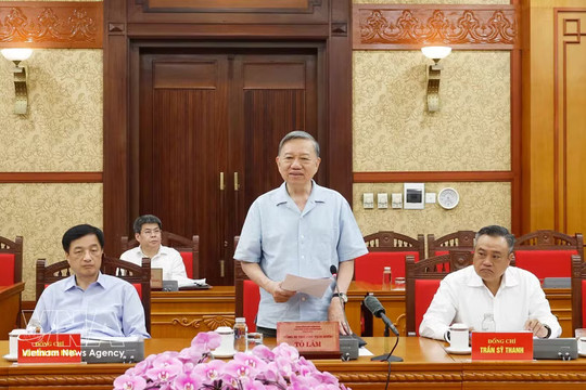 Top leader calls for stronger Party leadership over inspection work to combat corruption