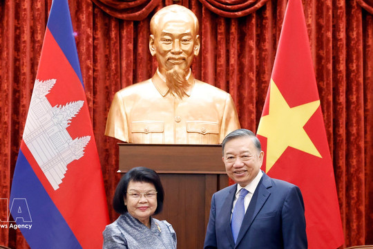 Top Vietnamese leader receives Cambodian National Assembly President