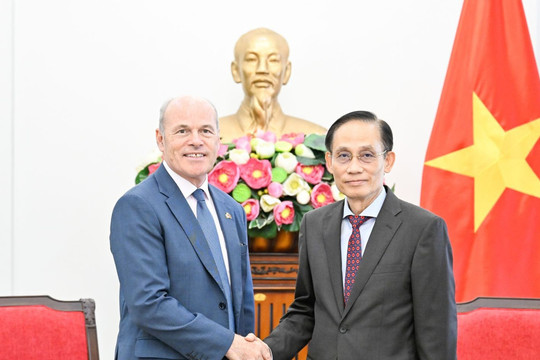 Vietnam ready to work with Canada towards early upgrade of bilateral ties: FM
