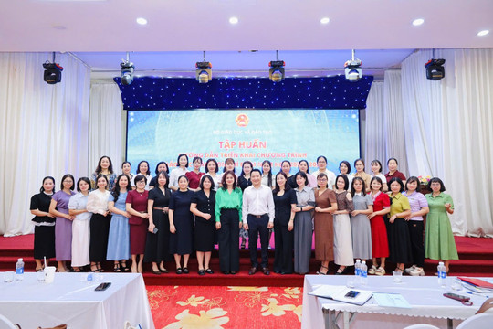 Giảm tải hồ sơ, sổ sách, cắt giảm các hoạt động hình thức để giáo viên tập trung vào nhiệm vụ nuôi dưỡng, chăm sóc và giáo dục trẻ