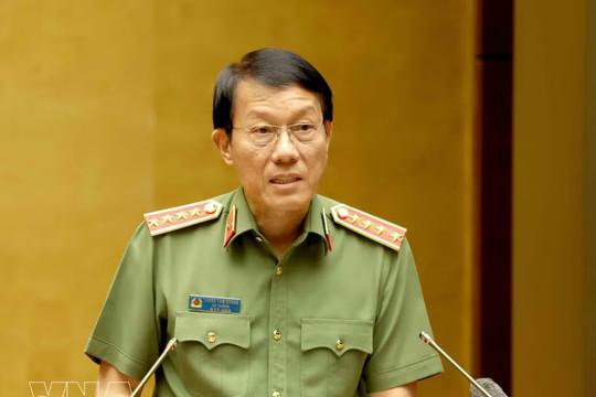 Party Central Committee adopts new mindset for national security, social development in new era