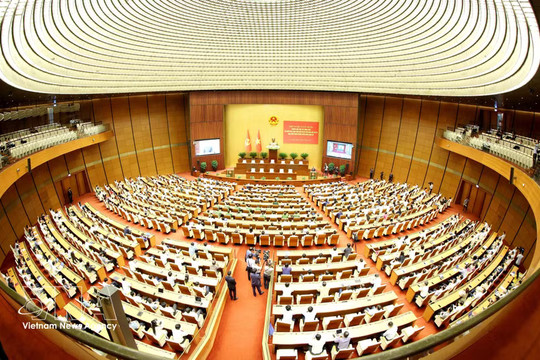 Vietnam shifts from developing marine economy to building strong sea-based nation