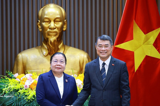 PM receives head of Lao Party's Organisation Commission