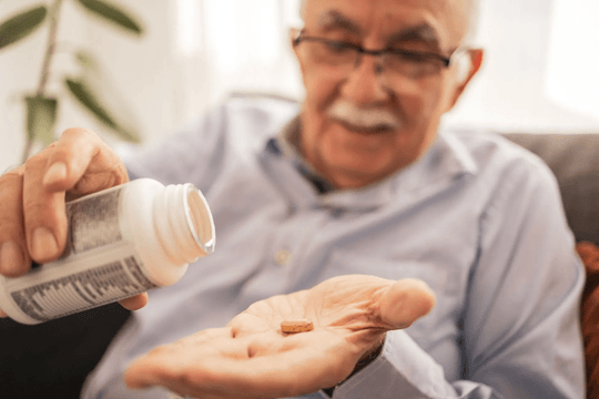 Nghiên cứu 16.000 người hé lộ lợi ích của vitamin tổng hợp với tuổi già
