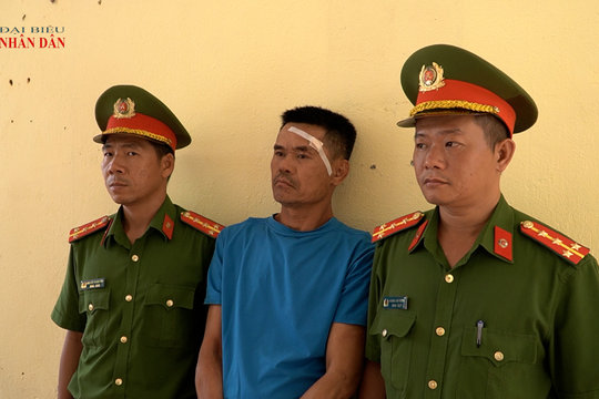 Công an tỉnh Quảng Trị khống chế đối tượng hung hãn, tước hung khí sau nhiều giờ cố thủ