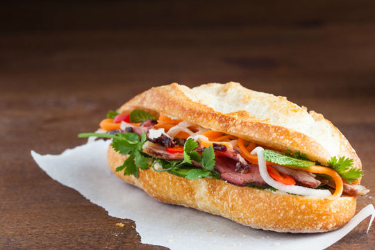 Bộ Y tế yêu cầu điều tra, xử lý vụ 84 người nghi ngộ độc sau khi ăn bánh mì tại Lâm Đồng