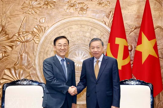 Party General Secretary and State President receives Korean minister