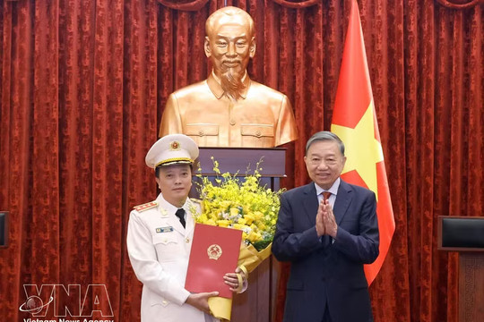 Deputy Public Security Minister Dang Hong Duc promoted to Senior Lieutenant General