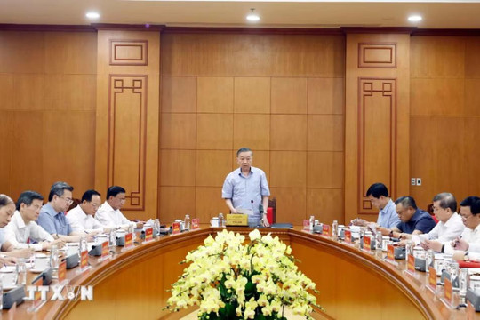 Bài 2: Đổi mới mạnh mẽ để giữ vững vai trò định hướng tư tưởng, củng cố niềm tin, tạo đồng thuận