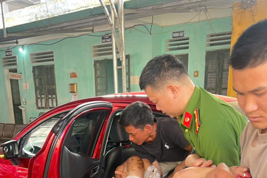 Tuyên Quang: Cán bộ Công an xã kịp thời đưa người bị tai nạn giao thông đi cấp cứu