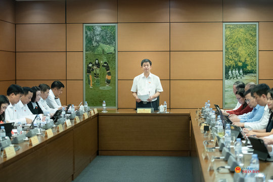 Chiều 3/8/2026: Thảo luận tổ 13 ( Đoàn ĐBQH các tỉnh Quảng Trị, An Giang )