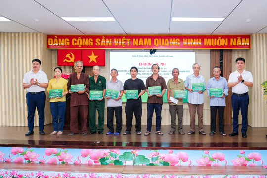 Đảng bộ Vietcombank về nguồn tại Khu di tích lịch sử Ngã Ba Giồng