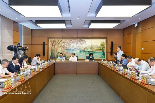 Lawmakers discuss shifting petroleum policy from investment incentives to global competitiveness